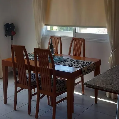 Beautiful 2 Bedrooms By The Pool Διαμέρισμα *